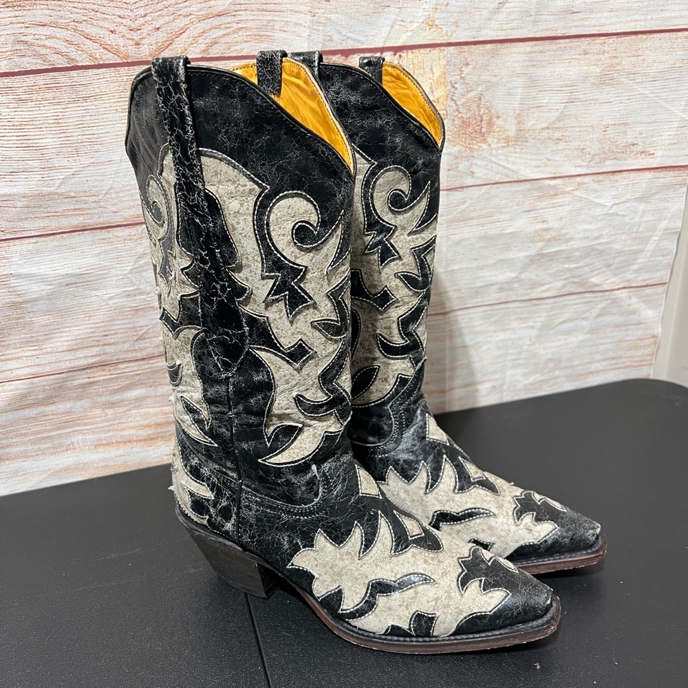 Bodacious boot co. Woman’s snip toe cowboy boots size 7.5